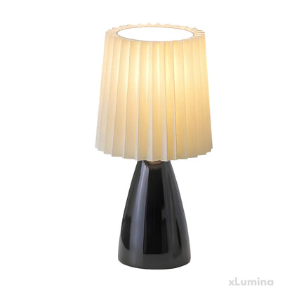 PleatedLight - Dimbare tafellamp met glazen voet en USB