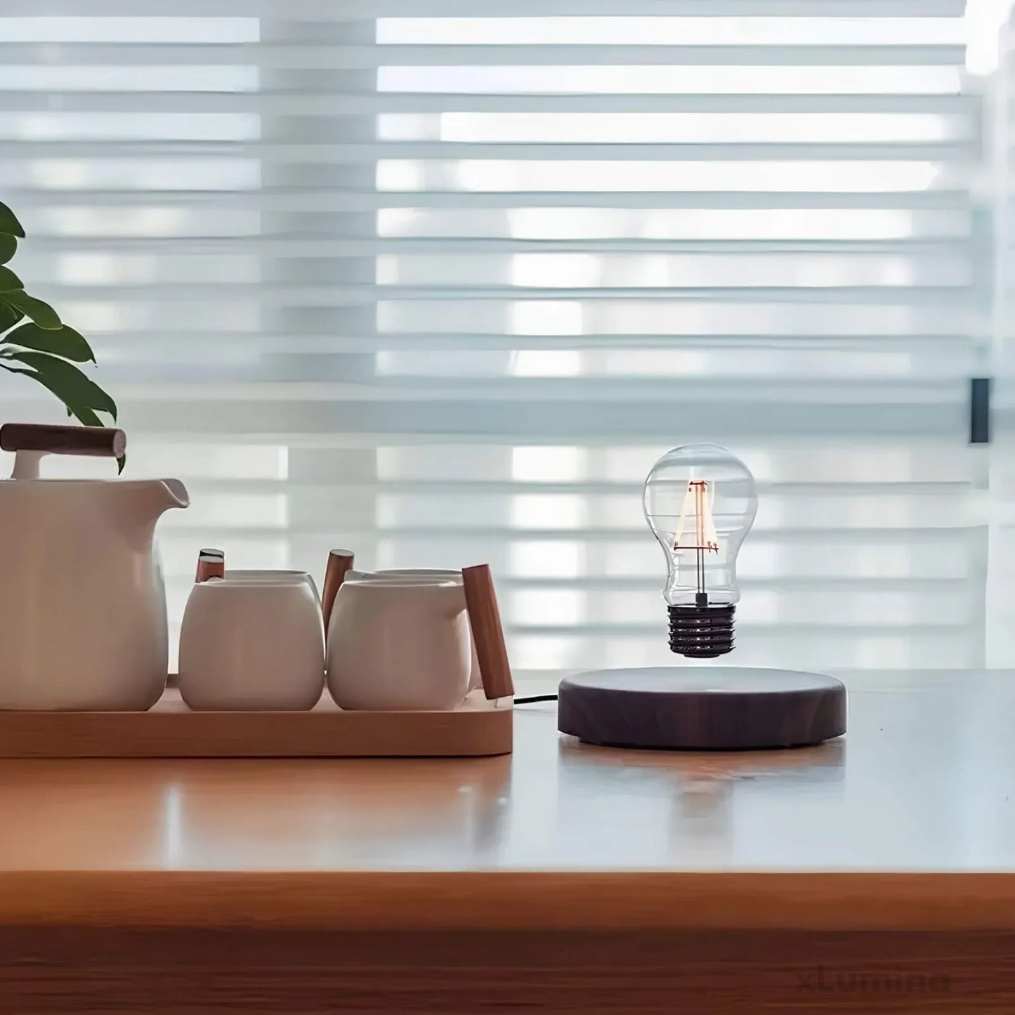 Zwevende lamp - Tafellamp met houten basis