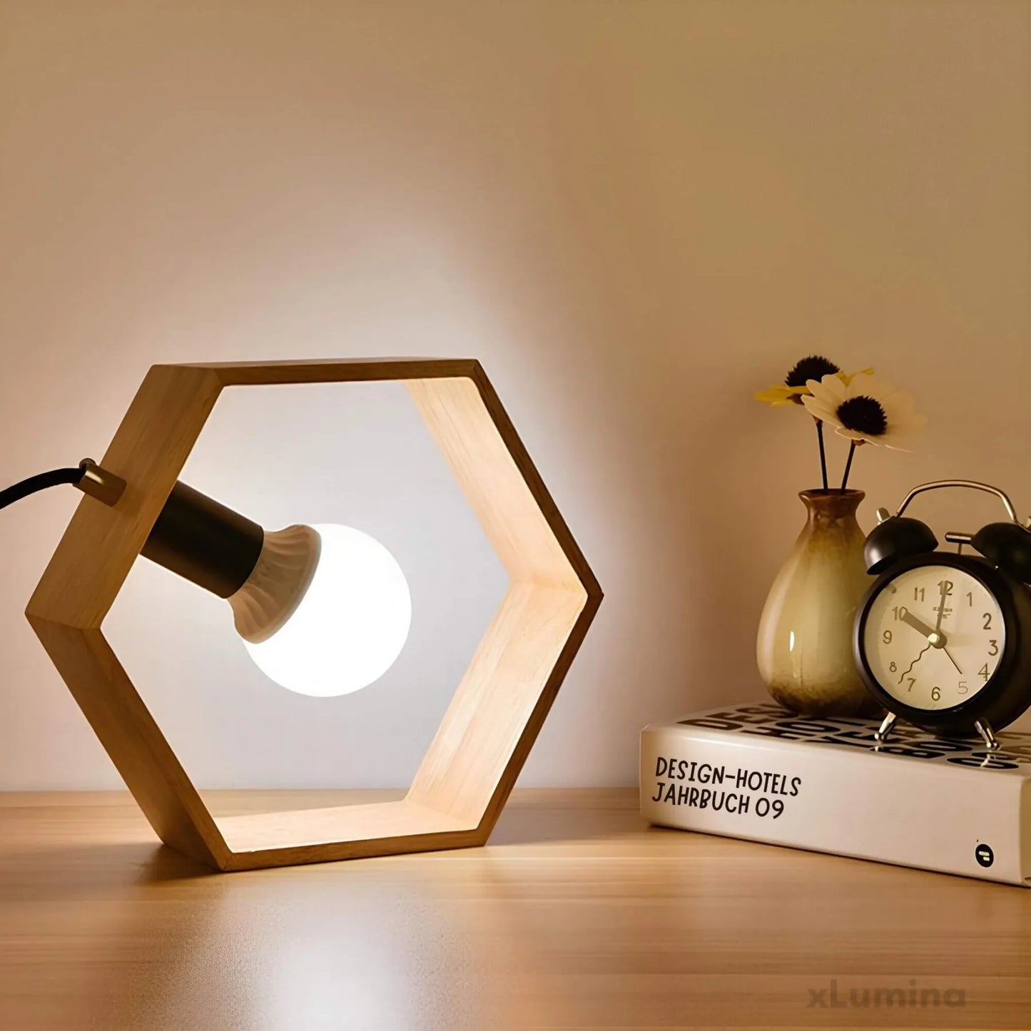 Woodlight - Stijlvolle zeshoekige houten tafellamp